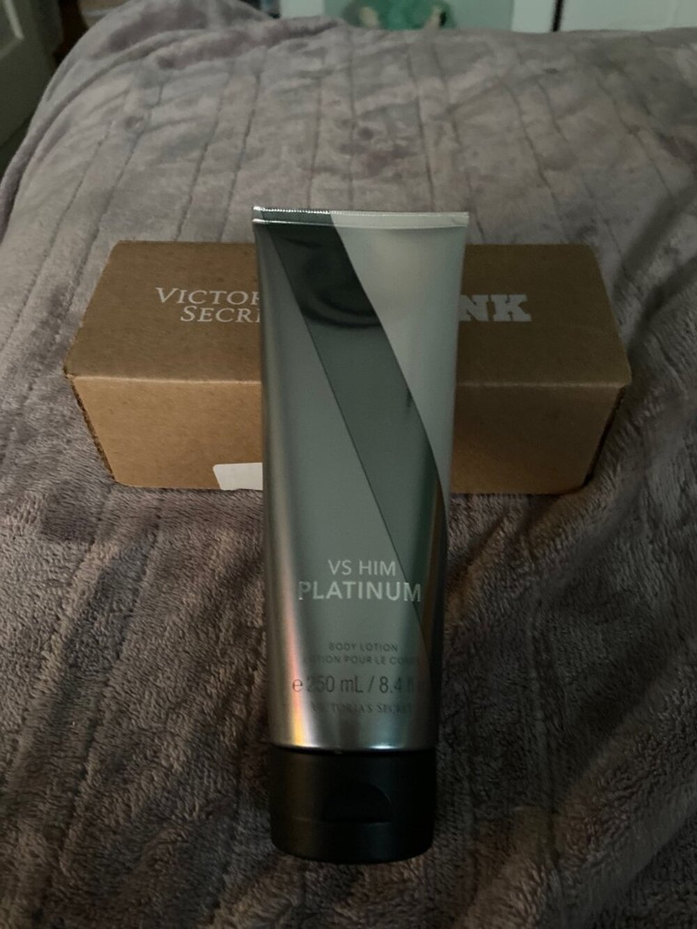 Victoria Secret - Picture 2 of 2